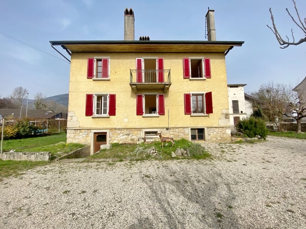 VILLA LOCATIVE DE DEUX APPARTEMENTS A CONCISE ! 2