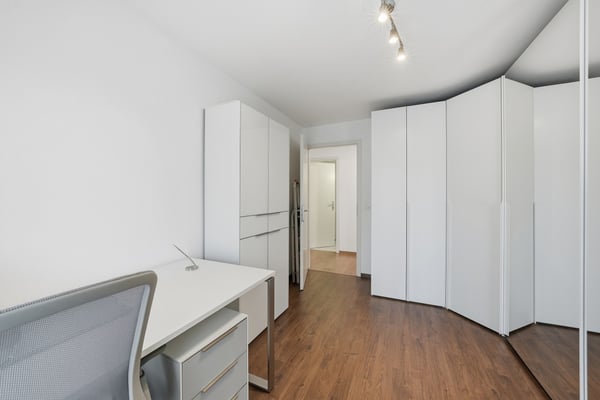À DEUX PAS DES RIVES - SPACIEUX ATTIQUE AVEC BALCON ET VUE LAC 11