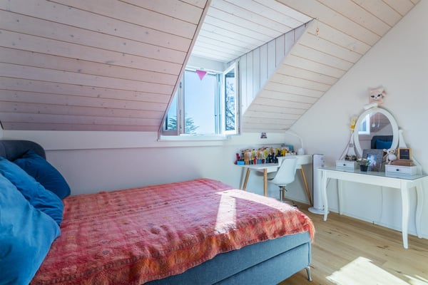 A CUARNENS, ATTIQUE 5.5 PIECES AVEC MEZZANINE DE 200 M2 POUR FAMILLE 10