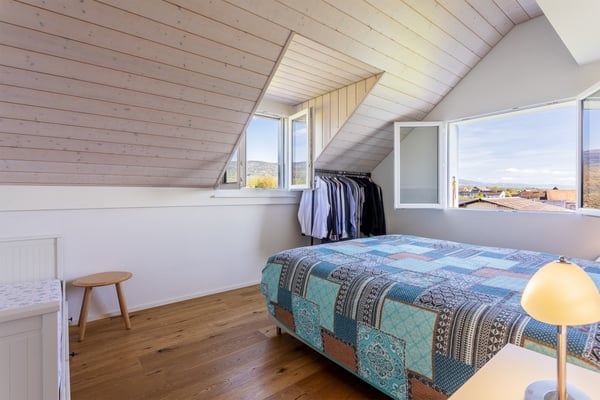 A CUARNENS, ATTIQUE 5.5 PIECES AVEC MEZZANINE DE 200 M2 POUR FAMILLE 9