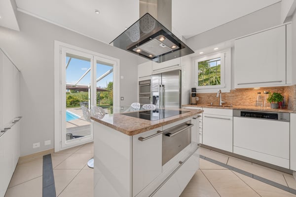 EN BORD DE VIGNE, VILLA AVEC PISCINE À 5 MIN DE MORGES 3