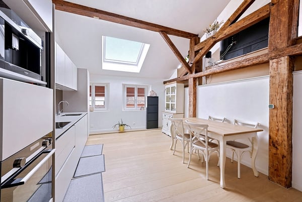 TRIPLEX DE CHARME RÉNOVÉ AVEC POUTRES APPARENTES 4