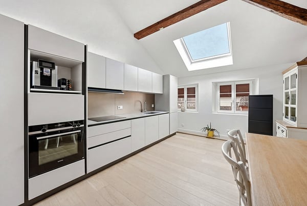 TRIPLEX DE CHARME RÉNOVÉ AVEC POUTRES APPARENTES 5