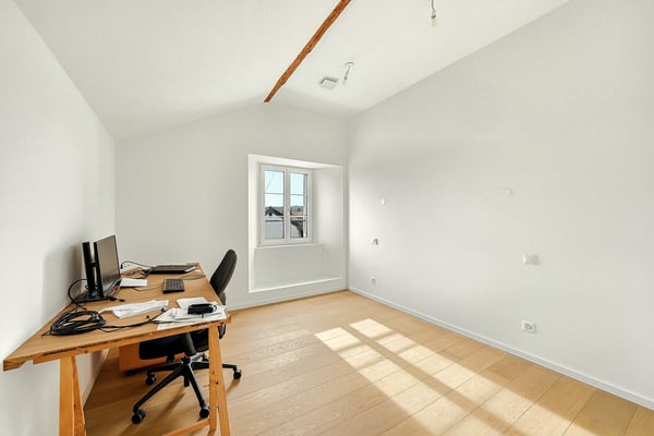TRIPLEX DE CHARME RÉNOVÉ AVEC POUTRES APPARENTES 12