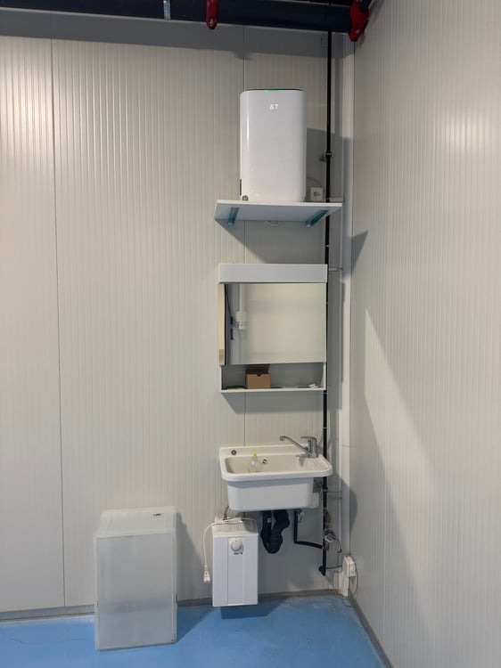 A LOUER BOX/DEPOT HAUT STANDING 3
