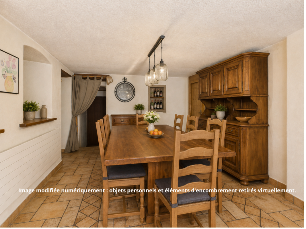 Maison de caractère avec atelier, garage double et nombreuses places de parc