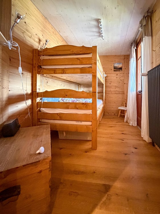 Chalet magnifiquement rénové sur une très belle parcelle plate à Ovronnaz/VS 10