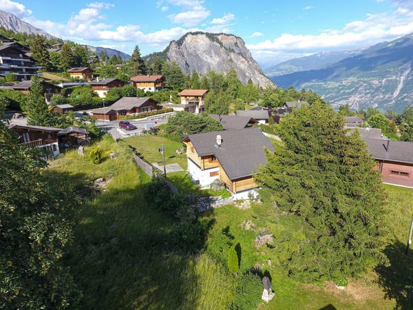 Chalet magnifiquement rénové sur une très belle parcelle plate à Ovronnaz/VS 19