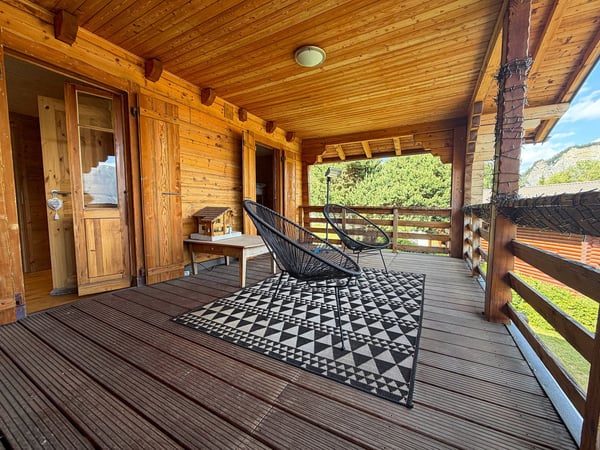 Chalet magnifiquement rénové sur une très belle parcelle plate à Ovronnaz/VS 13
