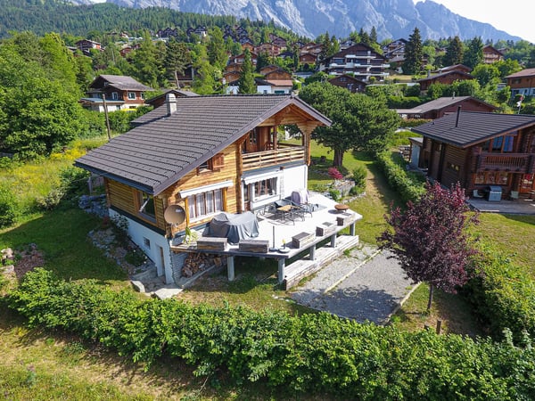 Chalet magnifiquement rénové sur une très belle parcelle plate à Ovronnaz/VS 17