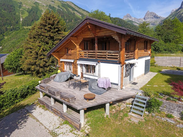 Chalet magnifiquement rénové sur une très belle parcelle plate à Ovronnaz/VS 16