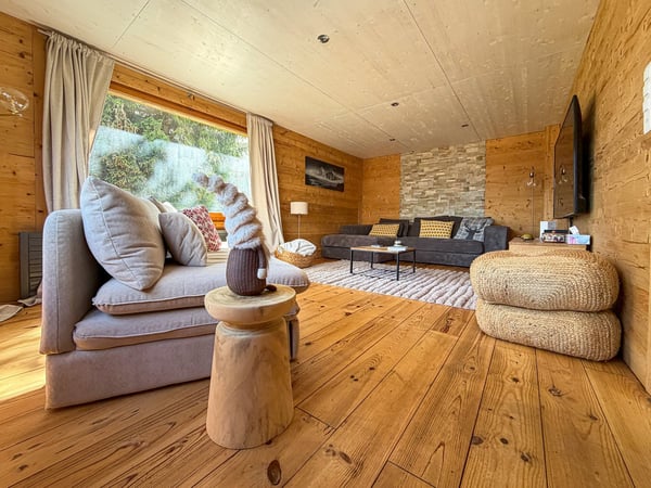 Chalet magnifiquement rénové sur une très belle parcelle plate à Ovronnaz/VS 1