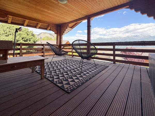 Chalet magnifiquement rénové sur une très belle parcelle plate à Ovronnaz/VS 15