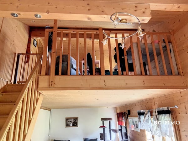 Chalet composé de deux appartements et un commerce 9