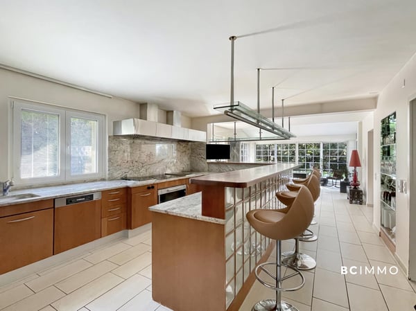 Villa de standing avec piscine intérieur 6