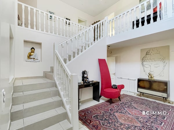 Villa de standing avec piscine intérieur 3