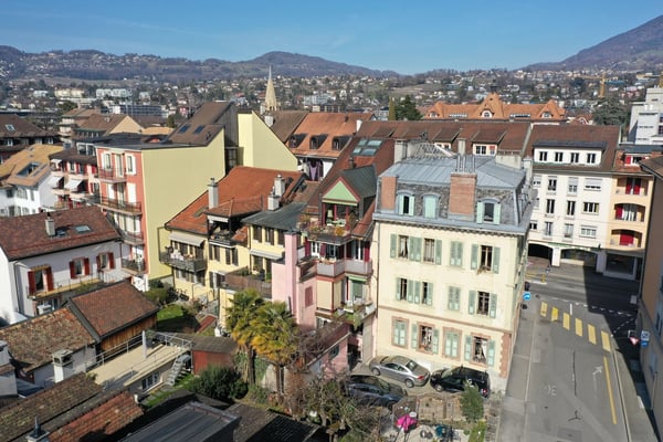 Immeuble Centre ville - Vue lac - 3 logements + commerce Brut 4.48% 11