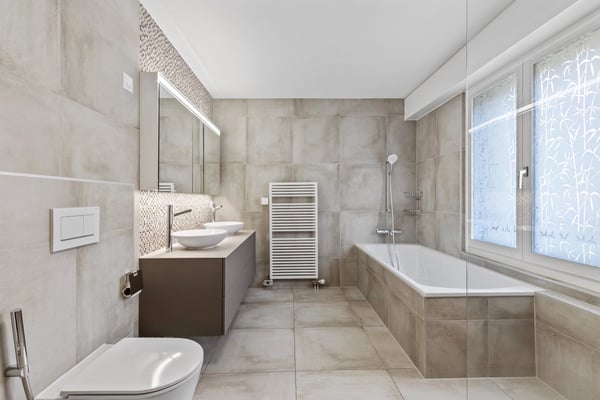 Bel appartement spacieux de 1.5 pièces de 175m2 au 8ème étage. 8