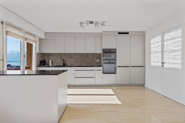 Bel appartement spacieux de 1.5 pièces de 175m2 au 8ème étage. 5