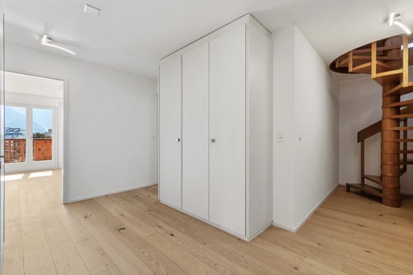 Bel appartement spacieux de 1.5 pièces de 175m2 au 8ème étage. 11