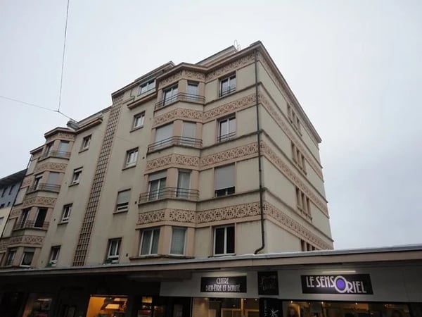 Local commercial d'approximativement 61 m2 au rez-de-chaussée 1