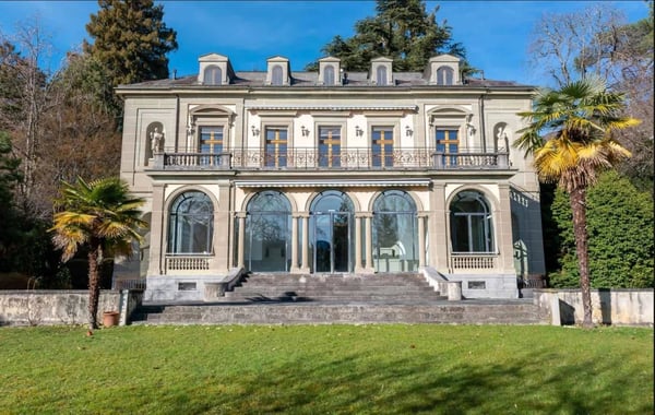 Grand appartement de 3 pièces d'env. 125m2 au 2ème étage 2