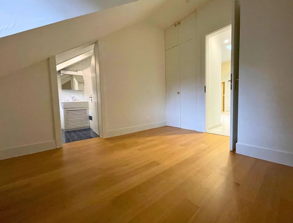 Grand appartement de 3 pièces d'env. 125m2 au 2ème étage 12