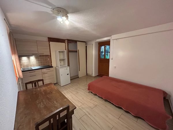 Studio meublé au rez-de-chaussée 3
