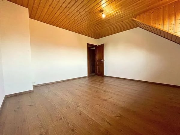 Villa mitoyenne de 6 pièces 8