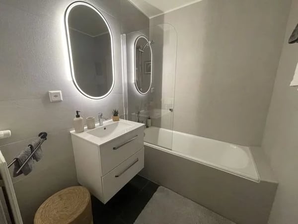 Appartement meublé de 2.5 pièces au 4ème étage. 8