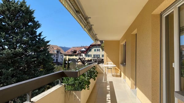 Appartement lumineux de 2,5 pièces d'env. 56 m2, orienté plein Sud, au dernier étage avec ascenseur et garage box en option. 8