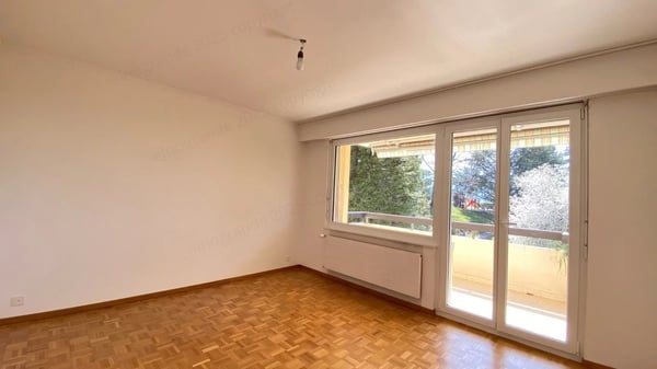 Appartement lumineux de 2,5 pièces d'env. 56 m2, orienté plein Sud, au dernier étage avec ascenseur et garage box en option. 7