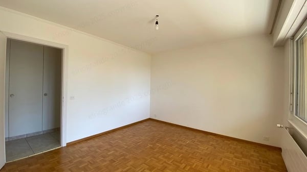 Appartement lumineux de 4.5 pièces d'env. 56 m2, orienté plein Sud, au dernier étage avec ascenseur et garage box en option. 6