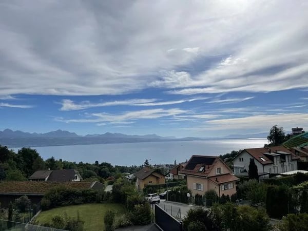 Magnifique appartement de 8.5 pièces au 1er étage avec vue lac et grand balcon de 47m2 6