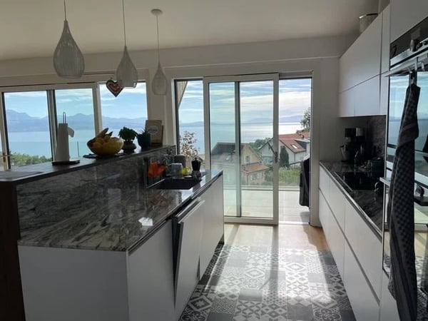 Magnifique appartement de 8.5 pièces au 1er étage avec vue lac et grand balcon de 47m2 4