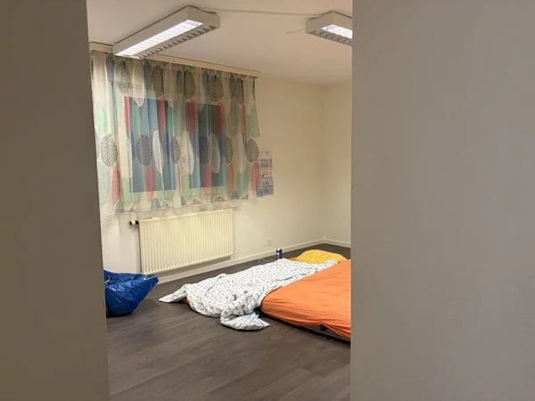 Surface commerciale à louer de suite de 3pièces au rez-de-chaussée 4