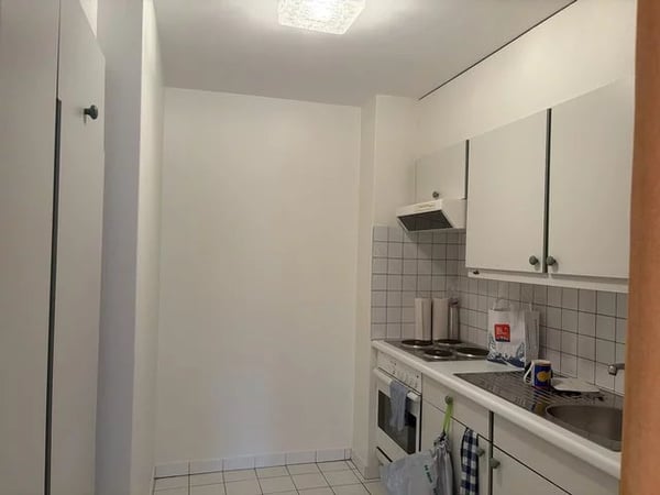 Surface commerciale à louer de suite de 3pièces au rez-de-chaussée 3