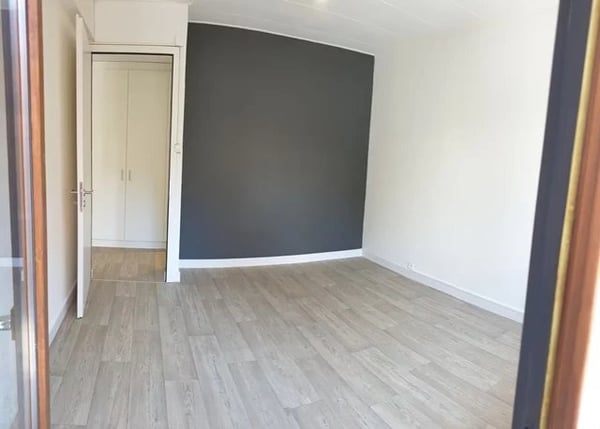 Appartement de 2 pièces au 1er étage entièrement rénové. 6