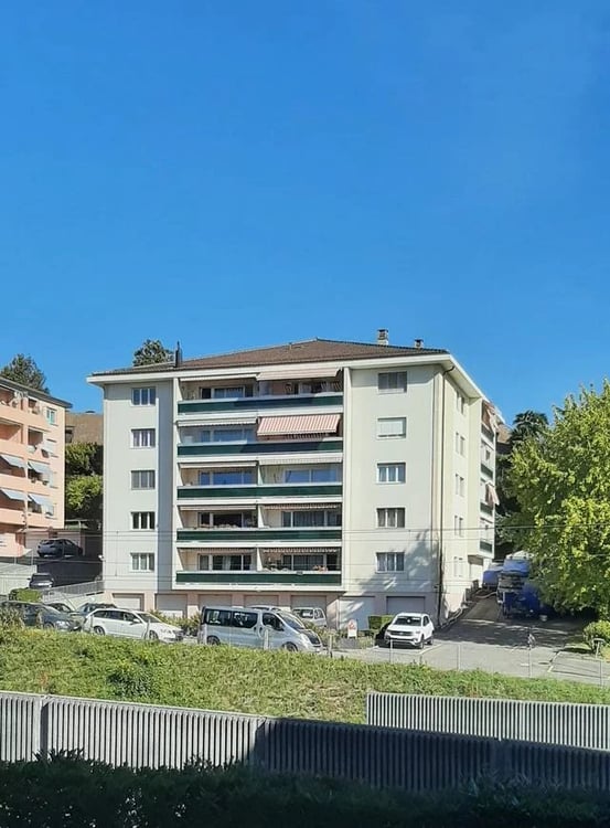 Bel appartement rénové de 3 pièces au 4ème étage.