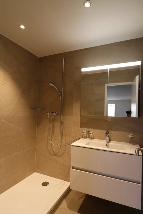 Bel appartement rénové de 3 pièces au 4ème étage. 6