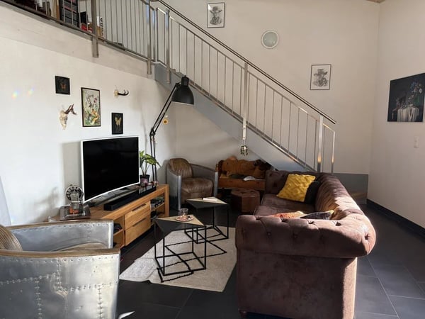 Appartement de 3,5 pièces en duplex au 4ème étage avec balcon et vue sur jardin et montagnes. 2