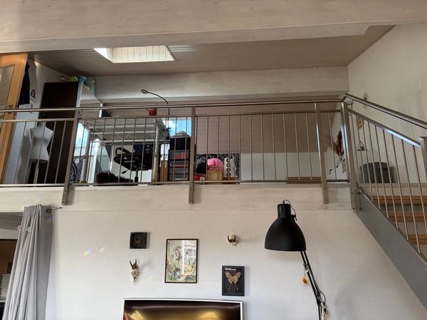 Appartement de 3,5 pièces en duplex au 4ème étage avec balcon et vue sur jardin et montagnes. 7