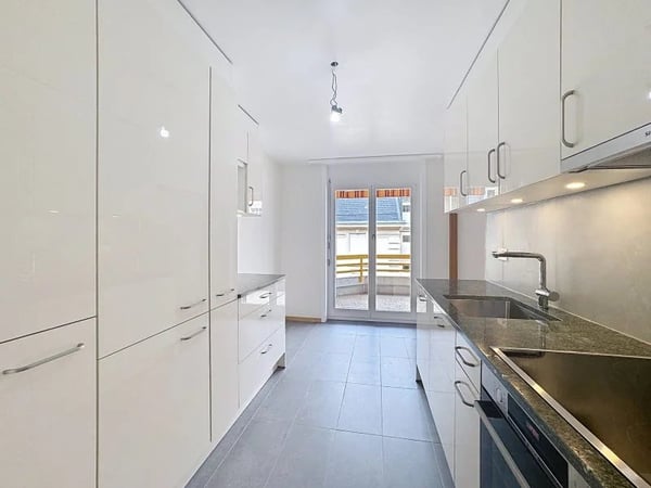 Appartement rénové de 3.5 pièces au 2ème étage. 4