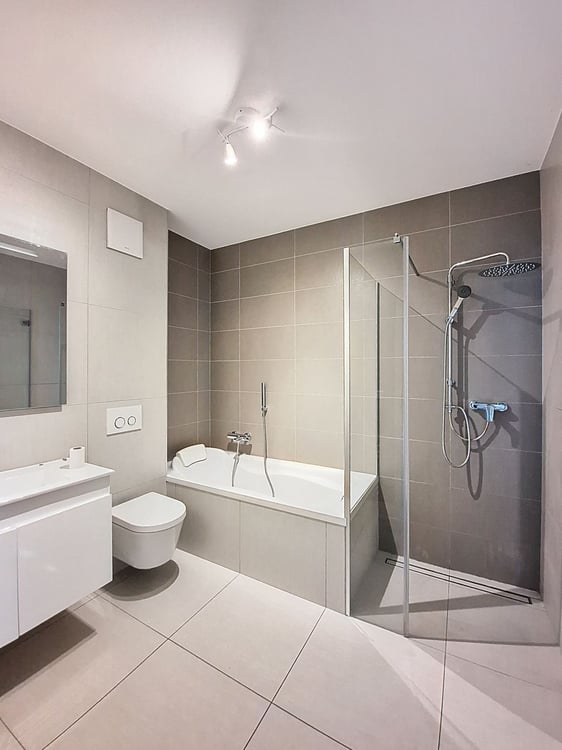 Ne laissez pas passer cette affaire! Bel appartement rénové, spacieux, lumineux de 1.5 pièces au-dessous du prix du marché! 10