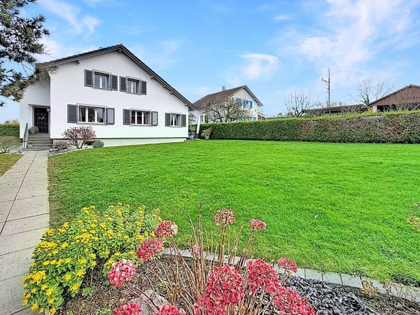 Belle propriété rénovée avec soin et grand jardin arboré 4