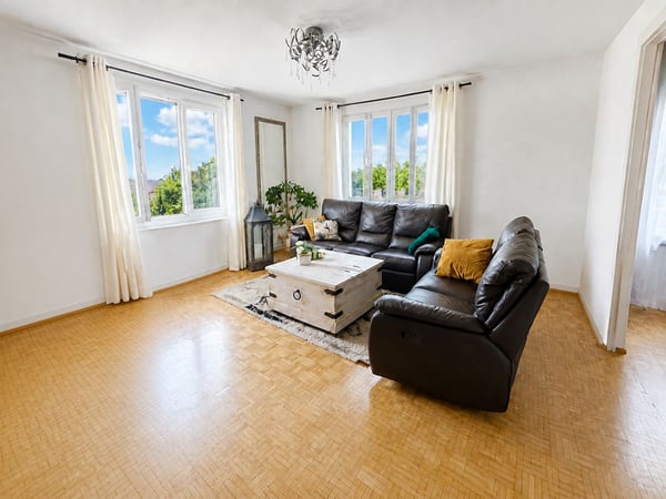 Immeuble de 2 appartements, un local commercial - 2 chambres- 2 places de parc et un garage/ Terrasse au centre du village 6