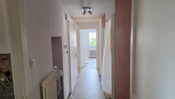 Immeuble de 2 appartements, un local commercial - 2 chambres- 2 places de parc et un garage/ Terrasse au centre du village 13