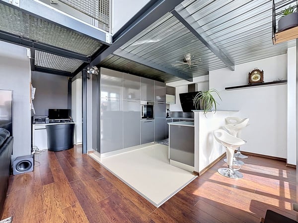 Lumière, hauteur, caractère : un duplex pas comme les autres à La Chaux-de-Fonds 4