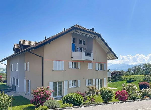 Duplex lumineux aux volumes généreux au coeur de Servion 2