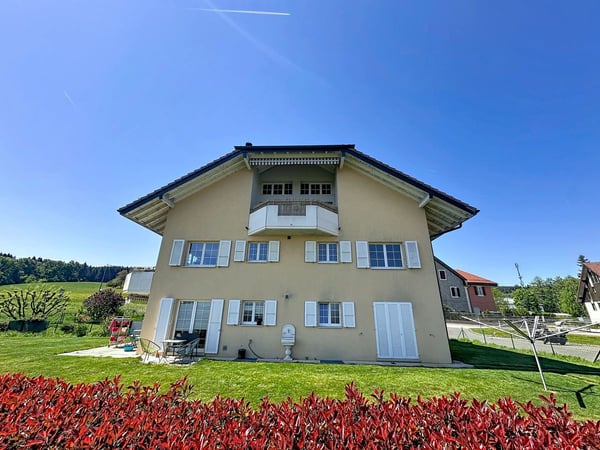 Duplex lumineux aux volumes généreux au coeur de Servion 3